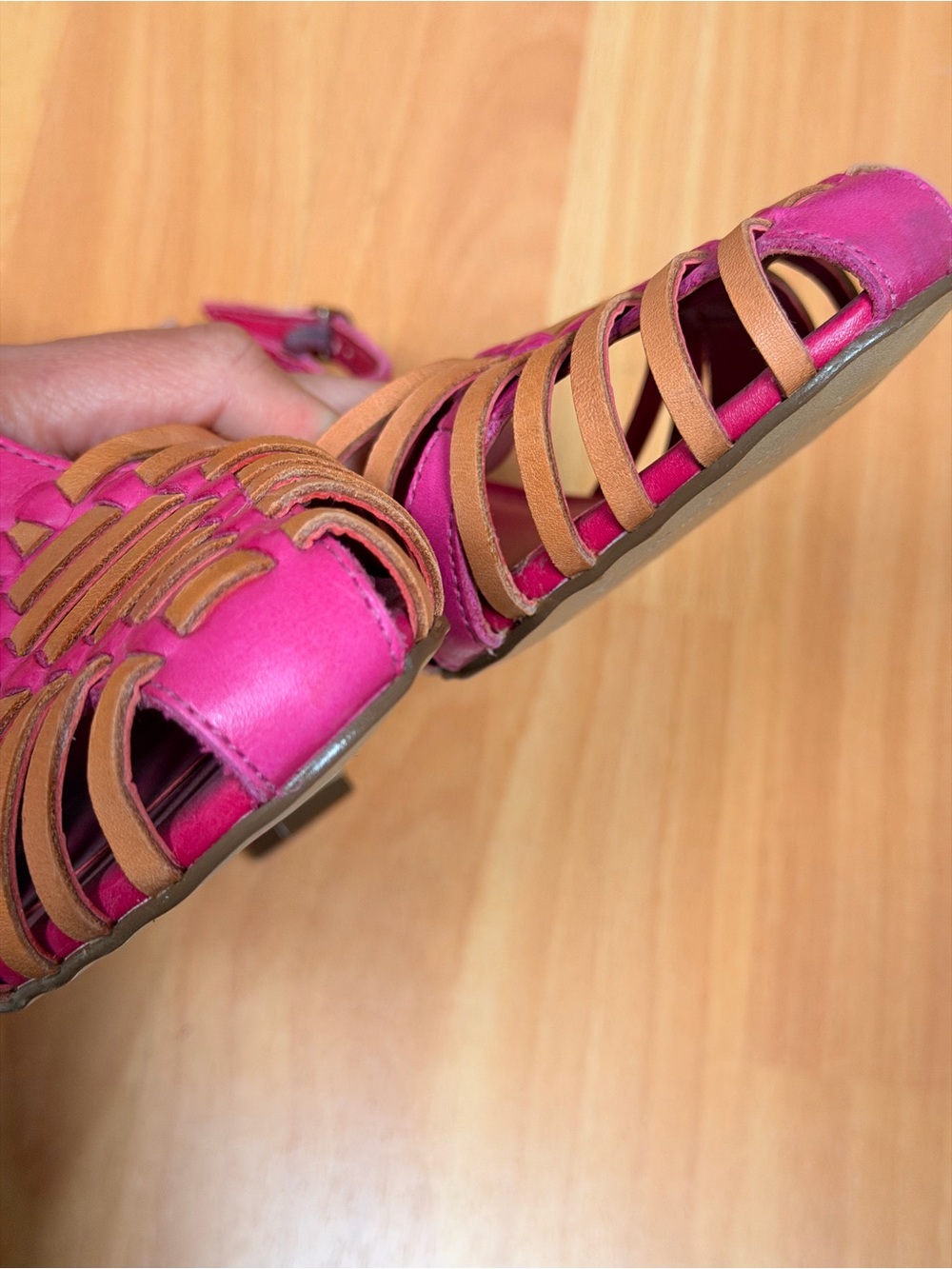 Arezzo Women's Maia T-Strap Colorful Sandal Brazilian Leather, Size 7.5 - Picture 9 of 9